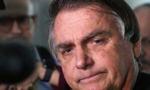 Jair Bolsonaro é intimado pessoalmente na sede do PL