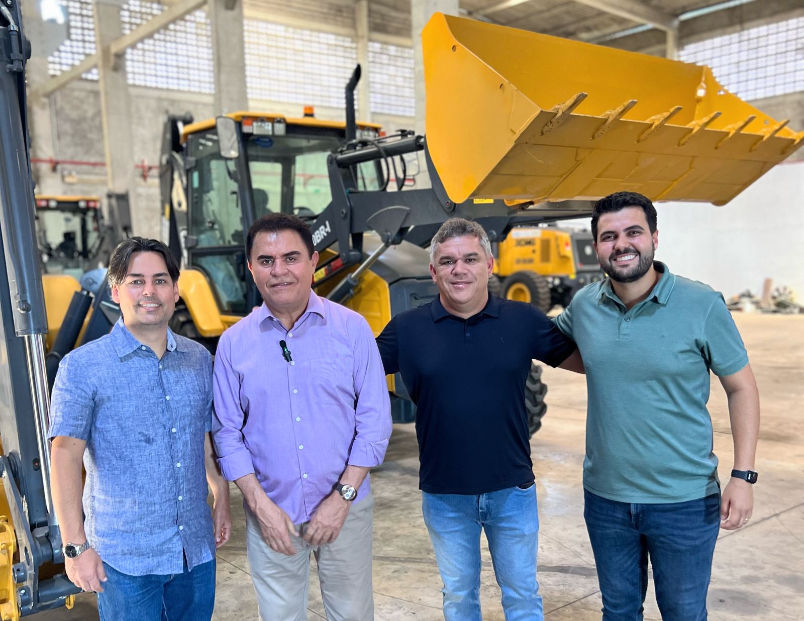 Deputado Wilson Santiago Entrega Retroescavadeiras E Trator Para Santa Helena, Diamante E Caraúbas