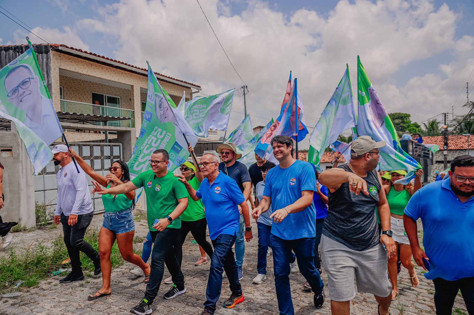 Primeira semana: Cícero e Leo dialogam com a população sobre ações de gestão municipal e novas propostas e mobilizam apoiadores