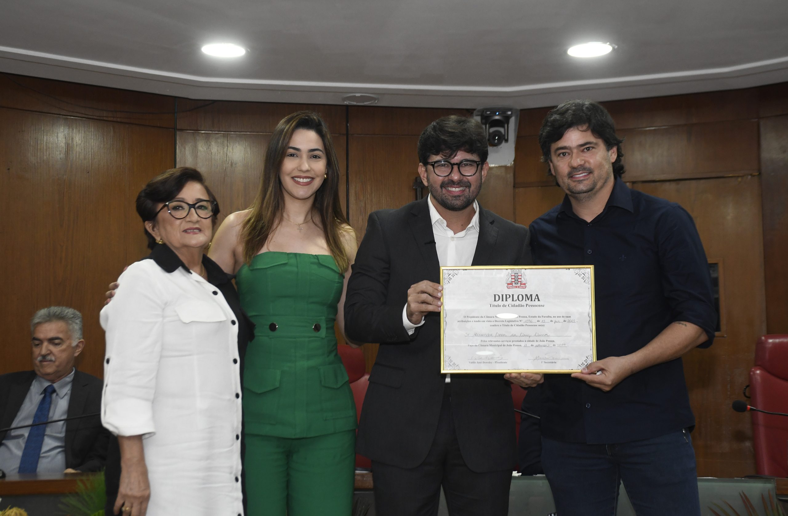 Médico Alexandre César da Cruz Lima recebe o Título de Cidadão Pessoense