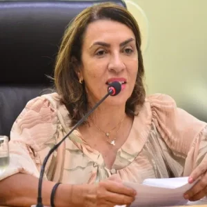 OUÇA: Cida diz que permanece na base de João e defende rodízio em liderança na ALPB