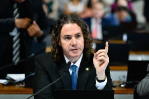 Veneziano cobra votação de punições a devedores contumazes: “a quem interessa que eles continuem a sangrar a economia do Brasil?”