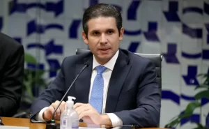 Hugo Motta diz que Republicanos tem ‘tamanho’ para disputar governo da Paraíba, mas evita cravar pré-candidatura de Galdino