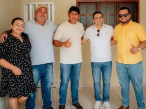 Pré-candidato a deputado, Jhony Bezerra visita São Vicente do Seridó e amplia base política