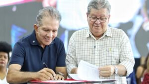 Nabor representa prefeitos em solenidade para anúncio de investimentos para o São João 2025 na Paraíba