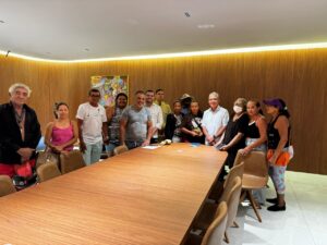 Prefeito de Patos atende reivindicações de ambulantes e reunião termina em clima de forró