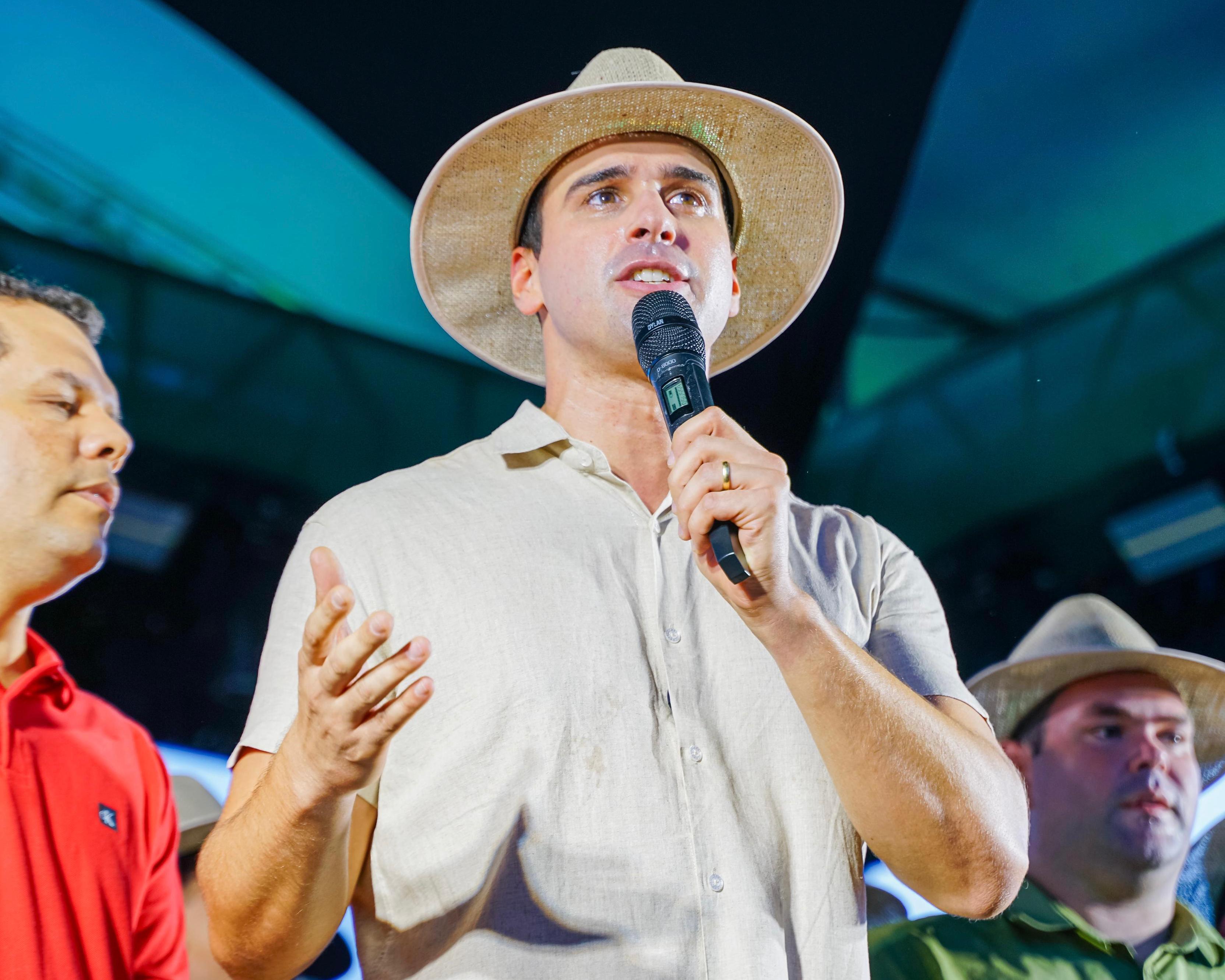 De volta da missão internacional, vice-governador Lucas Ribeiro participa da 1ª Expo Alagoinha