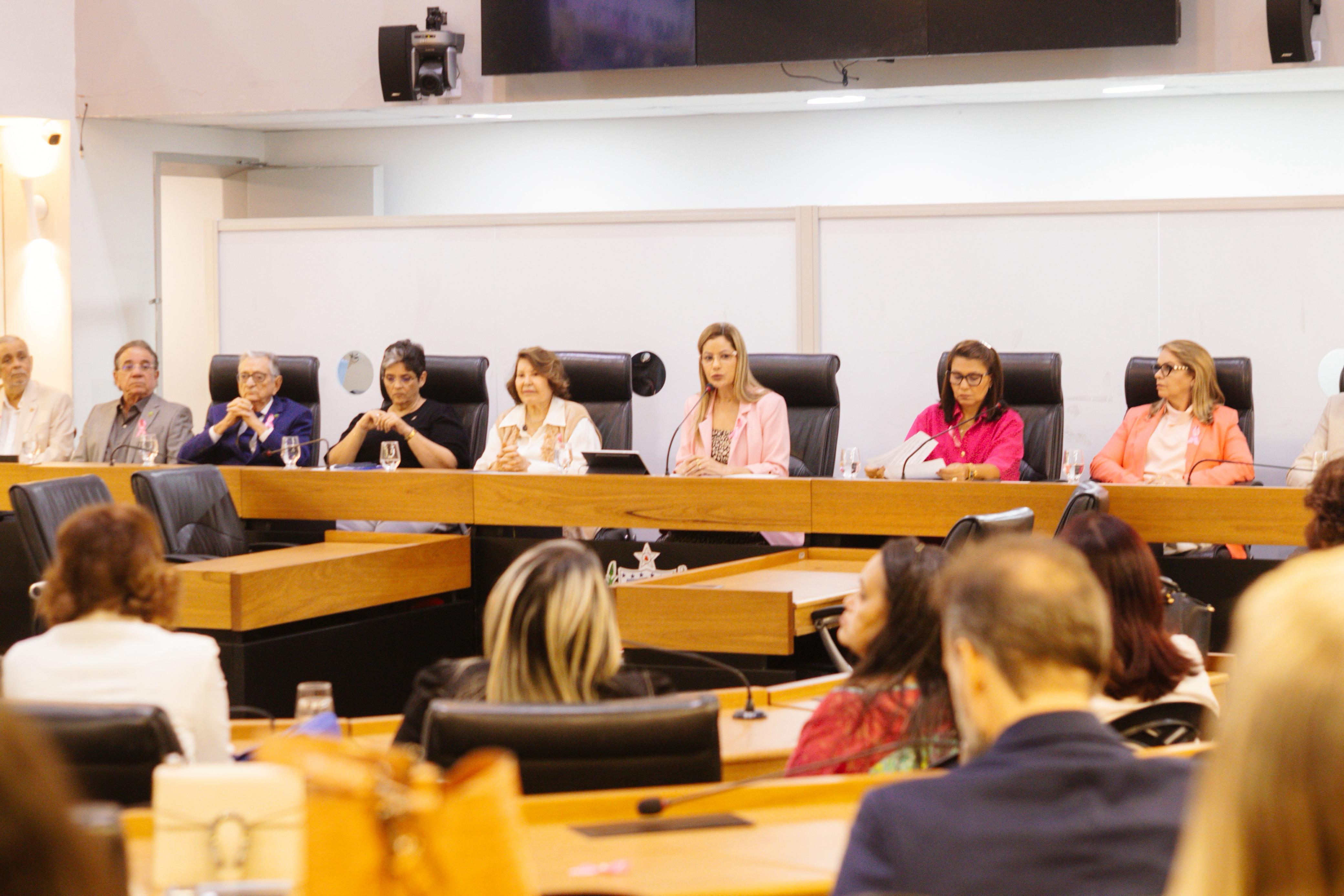 Outubro Rosa:  Francisca Motta defende acesso digno a exames e tratamento para todas as mulheres paraibanas