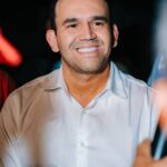 Mesmo após mudança de aliança, Doutor Jhony mantém base política em 112 municípios e amplia apoios