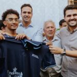 Vice-governador entrega fardamentos, kits escolares e inaugura sala do Amanhã Digital no Alto Sertão