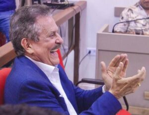 Mesmo sem dizer que é candidato, Tião Gomes surge entre os mais lembrados para deputado federal e mostra força política na Paraíba