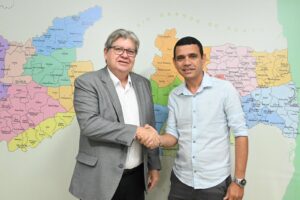 Prefeitos do PL e do União Brasil declaram apoio a João Azevêdo para o Senado