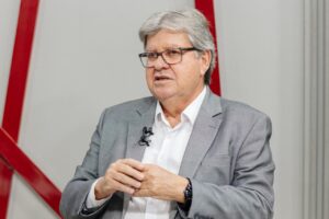 João Azevêdo afirma que vai levar experiência de 40 anos para o Senado