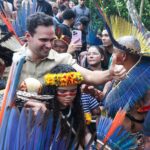 Governador Lucas Ribeiro participa de celebração do Dia dos Povos Indígenas e realiza entregas em Baía da Traição