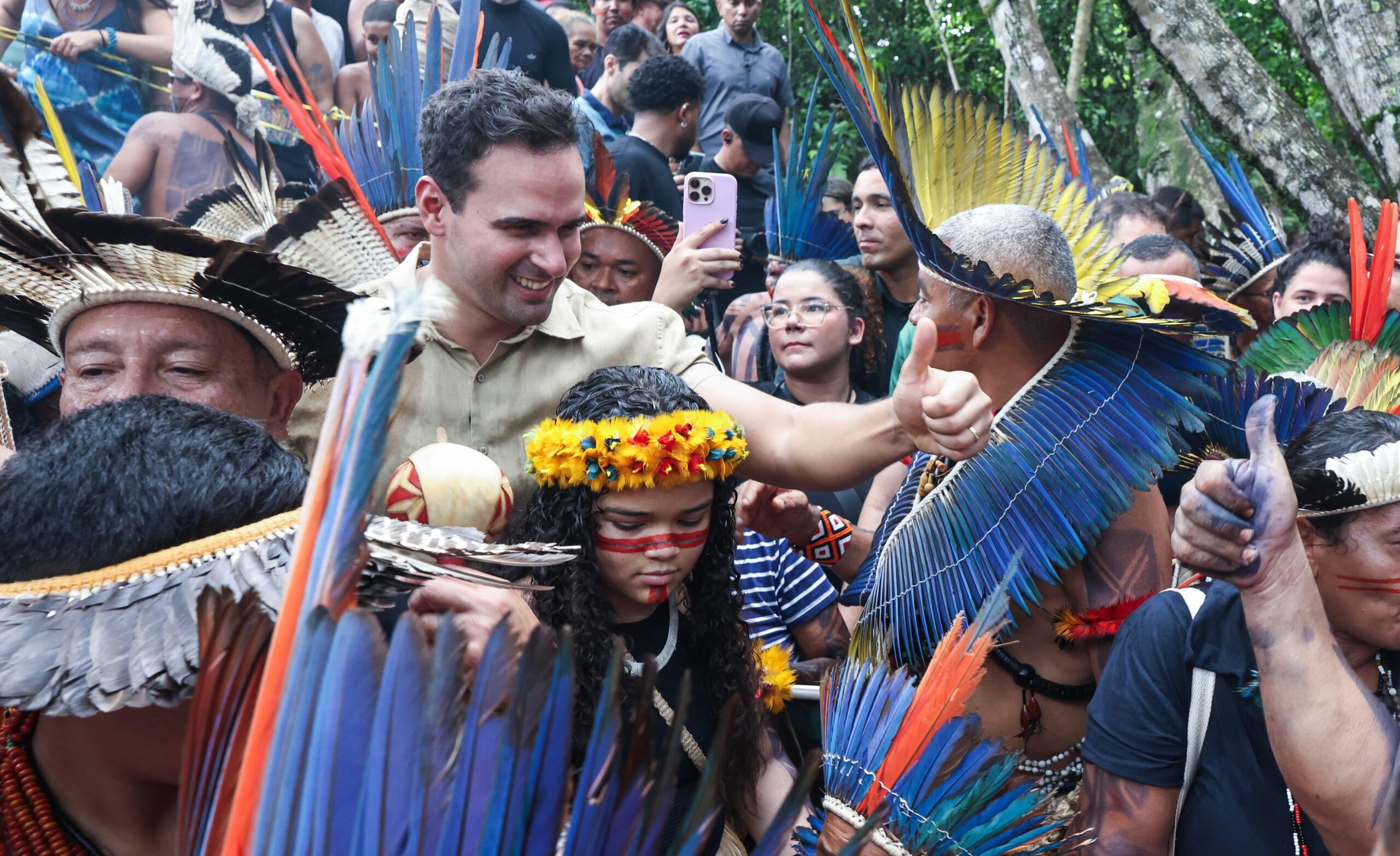 Governador Lucas Ribeiro participa de celebração do Dia dos Povos Indígenas e realiza entregas em Baía da Traição
