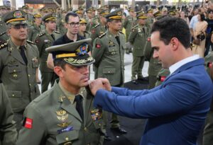 Lucas Ribeiro entrega atos promocionais a oficiais da Polícia Militar da Paraíba e destaca valorização do Governo na Segurança Pública