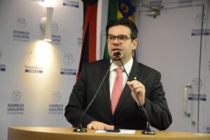 Eduardo Carneiro defende parceria público-privada do saneamento e diz que Cagepa continuará como patrimônio da Paraíba