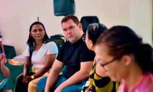 Prefeito Alírio Pontes doa salário e garante auxílio a famílias que perderam casas durante chuvas em Alagoinha