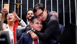 Deputado Léo Prates exalta liderança de Hugo Motta após aprovação histórica do fim da escala 6×1