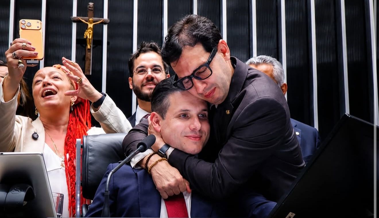 Deputado Léo Prates exalta liderança de Hugo Motta após aprovação histórica do fim da escala 6×1