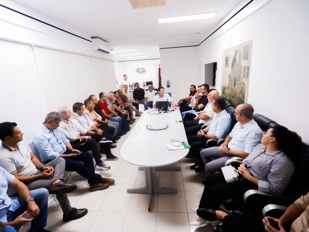 Leo Bezerra reúne vereadores e apresenta ações contra chuvas e projeta nova fase em João Pessoa