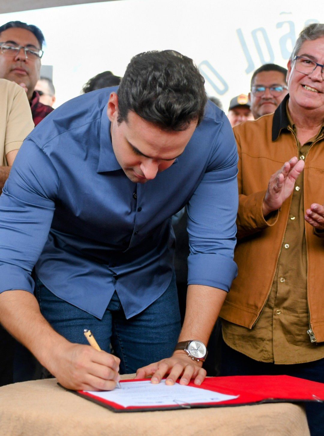 Em São João do Cariri, governador Lucas Ribeiro entrega pavimentação e anuncia estrada ligando o município a Parari
