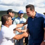Governador Lucas Ribeiro destaca avanço de obras e investimentos em Santana de Mangueira e Curral Velho