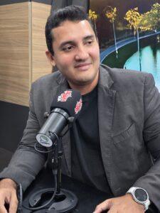 Edney Oliveira estreia no Ô Paraíba Boa e fortalece bancada com foco nos bastidores da política