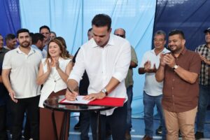 Governador Lucas Ribeiro visita municípios de Cacimba de Areia e Quixaba e anuncia R$ 37,5 milhões em investimentos