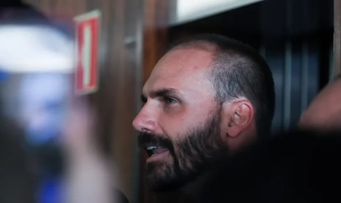 Eduardo Bolsonaro é condenado 4 anos de prisão pelo STF por tentar interferir em julgamento de Bolsonaro