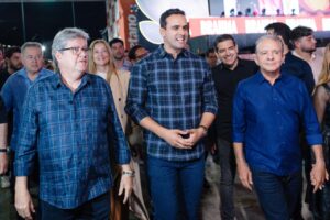 Ao lado de Lucas e Nabor, João Azevêdo visita abertura do São João de Campina e destaca força dos festejos juninos na Paraíba