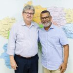 Liderança evangélica: João Azevêdo recebe apoio do pré-candidato a deputado estadual Bispo José Luiz