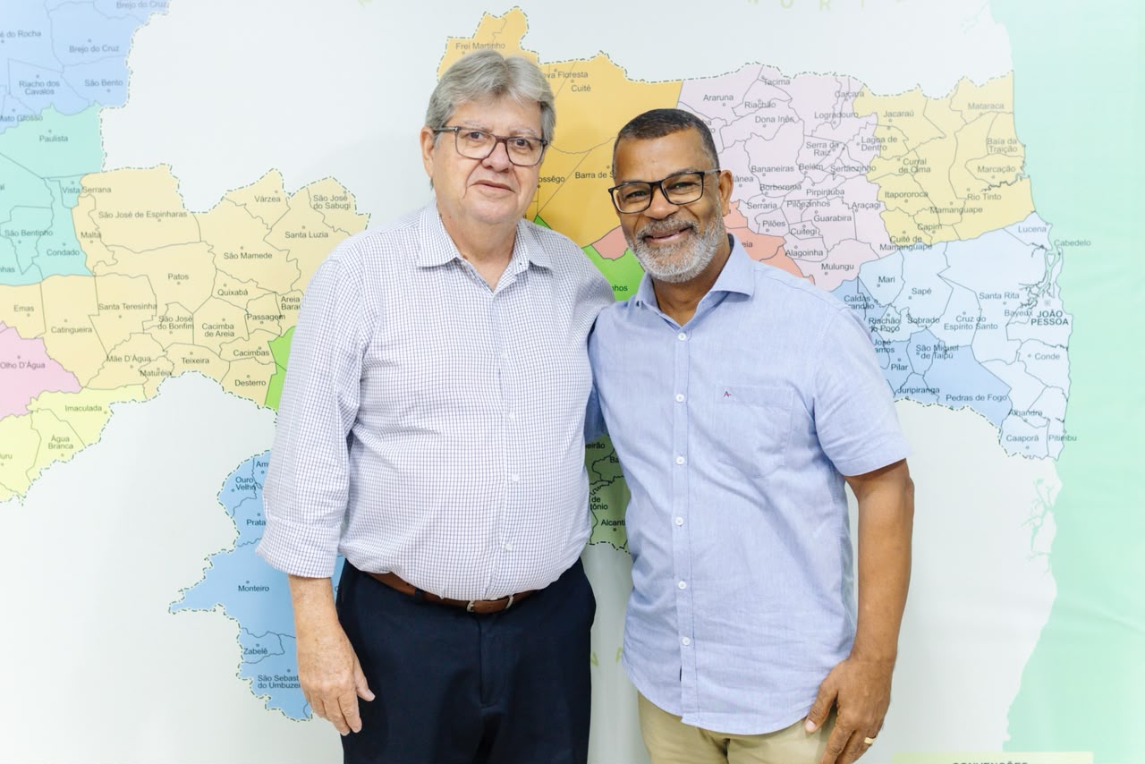 Liderança evangélica: João Azevêdo recebe apoio do pré-candidato a deputado estadual Bispo José Luiz