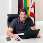 Leo Bezerra anuncia antecipação dos salários de junho e paga folha na segunda-feira para todos os servidores