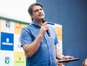 Leo Bezerra apresenta avanços da Saúde e defende construção coletiva das políticas públicas