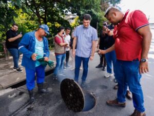 Leo Bezerra acompanha fiscalização e exige correção de ligação irregular em afluente do Rio Cuiá