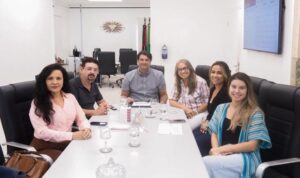 Leo Bezerra anuncia convocação de 97 aprovados no concurso da Educação e chega à marca de 500 novos profissionais