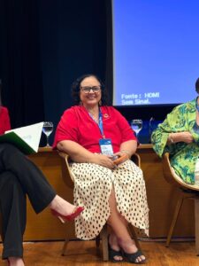Lídia Moura apresenta experiência da Paraíba no enfrentamento ao feminicídio em evento nacional em Fortaleza