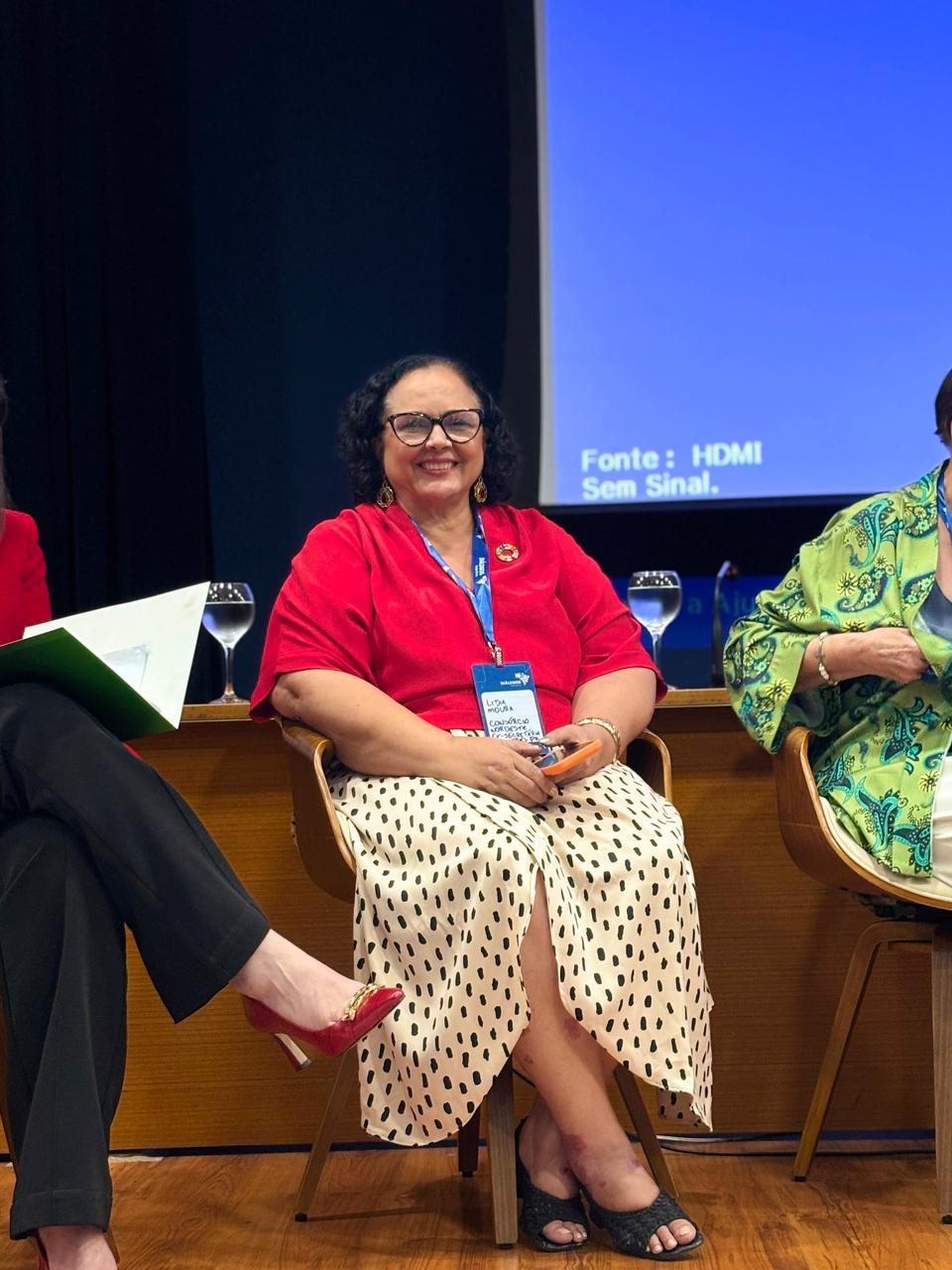 Lídia Moura apresenta experiência da Paraíba no enfrentamento ao feminicídio em evento nacional em Fortaleza
