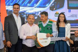 Governador Lucas Ribeiro e ministro Wellington Dias entregam veículos para ampliar acesso aos serviços da assistência social na Paraíba