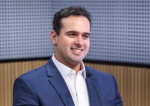Governador Lucas Ribeiro anuncia antecipação da primeira parcela do 13º salário para 10 de junho no valor de R$ 303,7 milhões