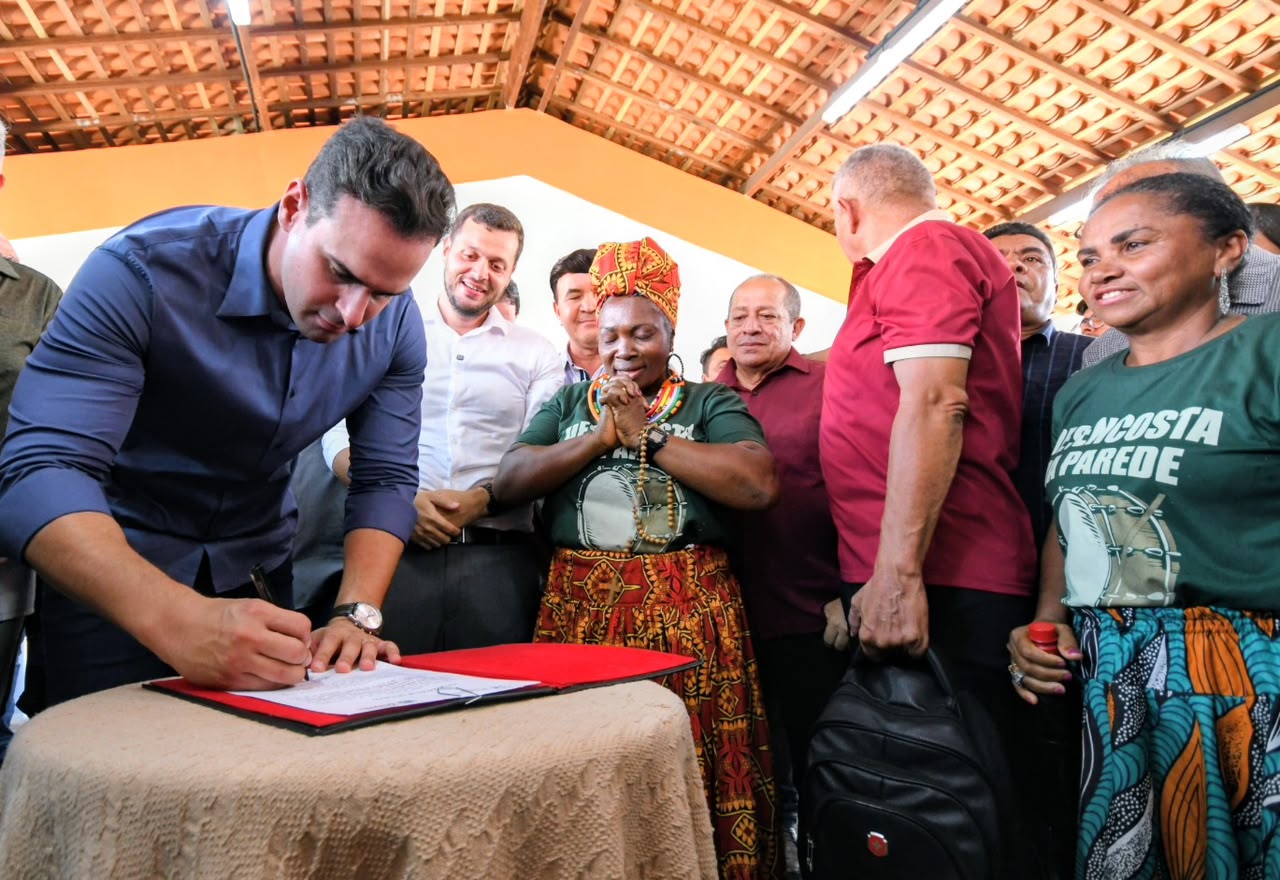 Lucas Ribeiro entrega complexo educacional de R$ 18 milhões e autoriza licitação de estrada em Alagoa Grande