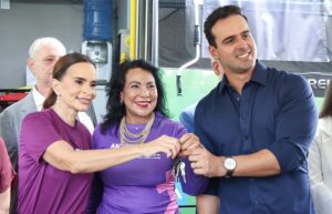 Governador participa da entrega de micro-ônibus do Antes Que Aconteça e destaca queda de 36,8% nos feminicídios na Paraíba