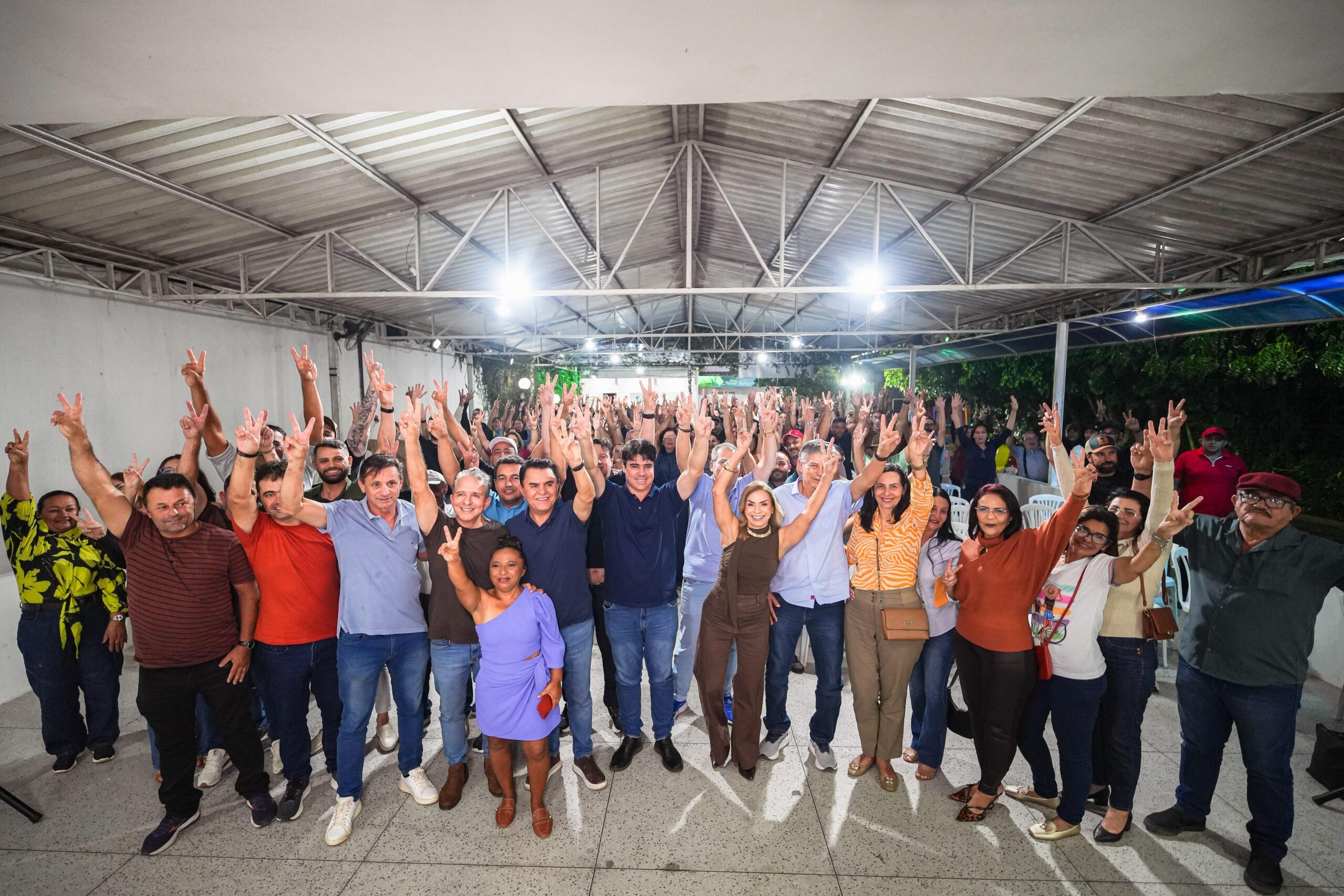 Em grande ato político, prefeita Delúsia e todo o grupo de situação reafirmam apoio a Wilson Santiago em Queimadas 2 prefeita1 scaled