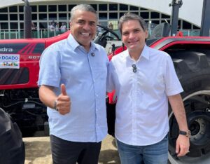 Cicinho Lima destina tratores para Santa Teresinha e Tavares e fortalece agricultura do Sertão em parceria com Murilo Galdino