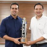 Governador recebe comenda que foi concedida pelo Senado Federal em reconhecimento aos resultados positivos na educação
