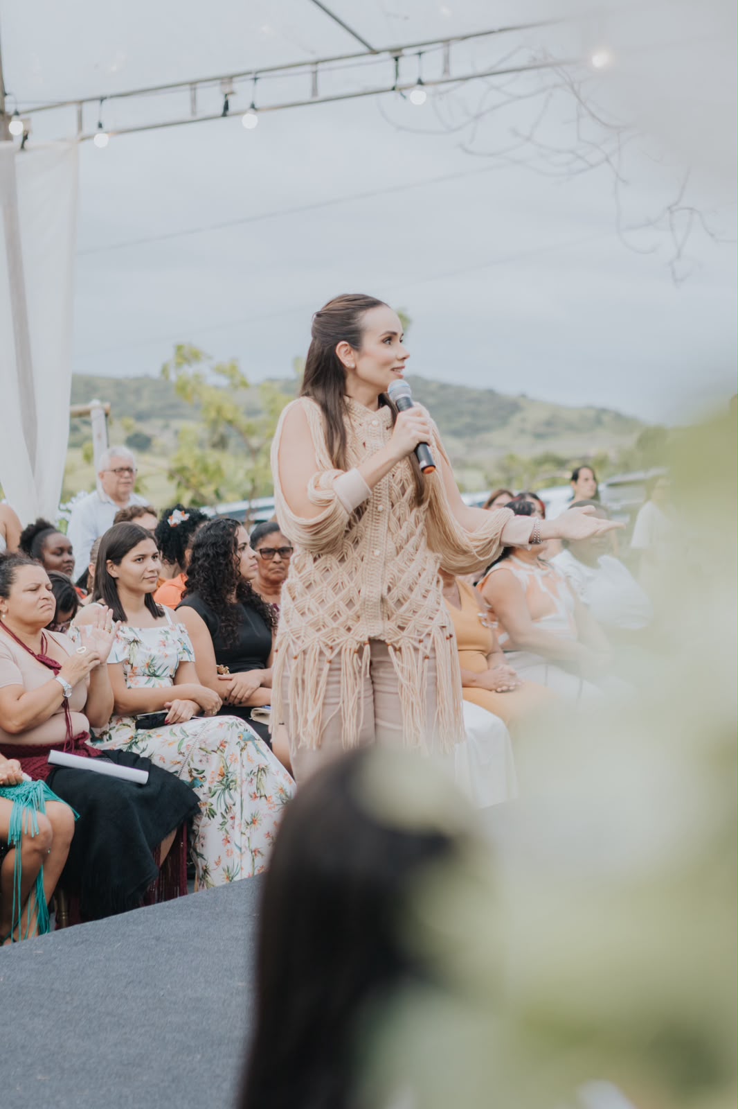 Primeira-dama participa de desfile que celebra a tradição e a inovação do artesanato paraibano, em Araruna