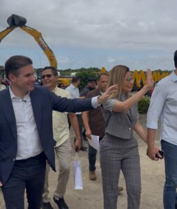 Deputada estadual Danielle do Vale acompanha entrega de máquinas, caminhões e equipamentos agrícolas em cinco municípios paraibanos