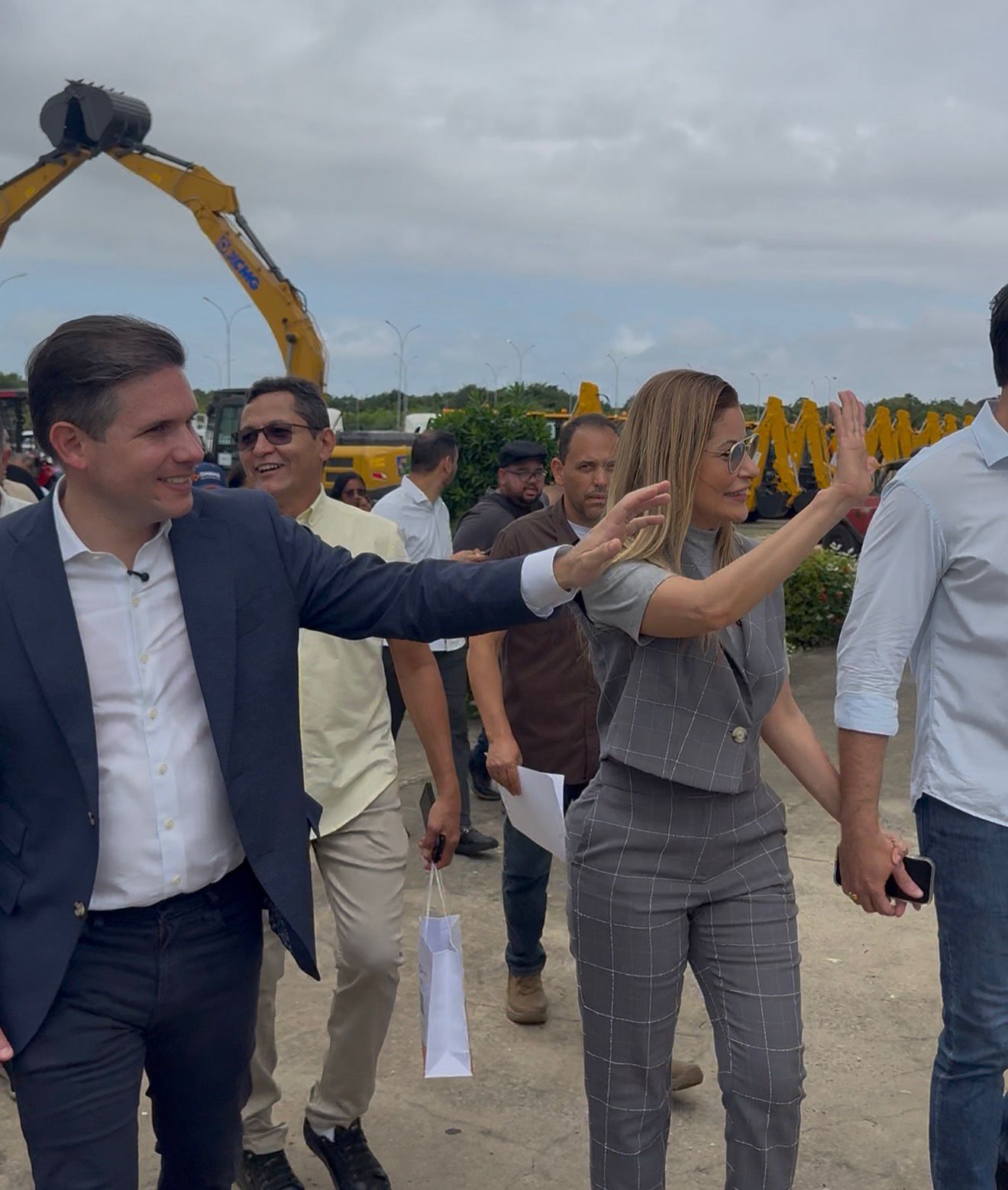 Deputada estadual Danielle do Vale acompanha entrega de máquinas, caminhões e equipamentos agrícolas em cinco municípios paraibanos