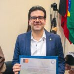 Em sessão prestigiada, Eduardo Carneiro recebe título de Cidadão Ararunense